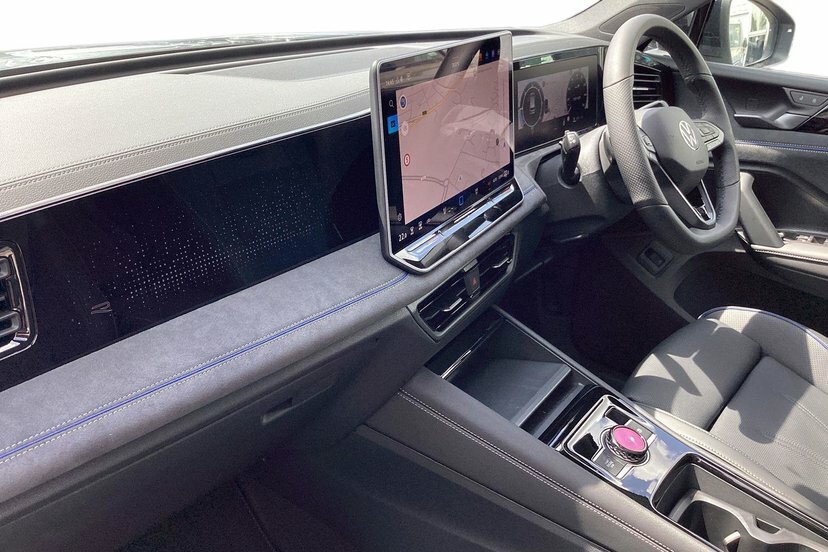 Volkswagen Tiguan 2.0 Tdi Black Edition Suv Dsg 150 Ps Silver #2