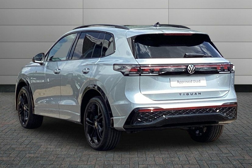 Volkswagen Tiguan 2.0 Tdi Black Edition Suv Dsg 150 Ps Silver #3