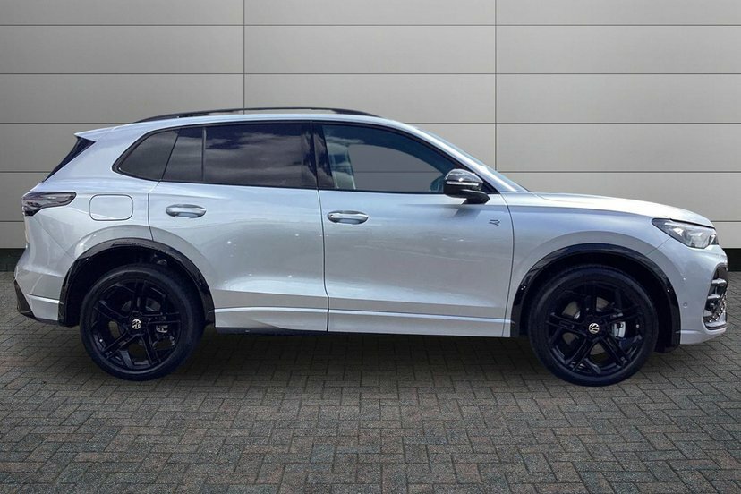 Volkswagen Tiguan 2.0 Tdi Black Edition Suv Dsg 150 Ps Silver #4