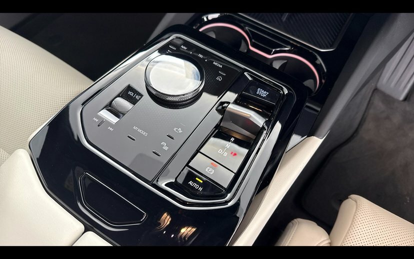 BMW i5 Saloon Black #10