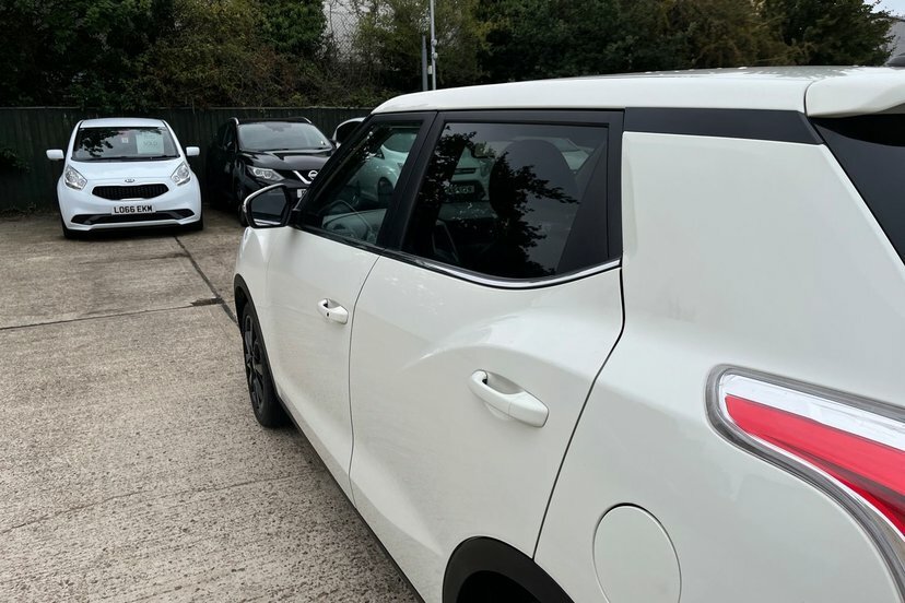 SsangYong Tivoli 1.6 E Silver #26