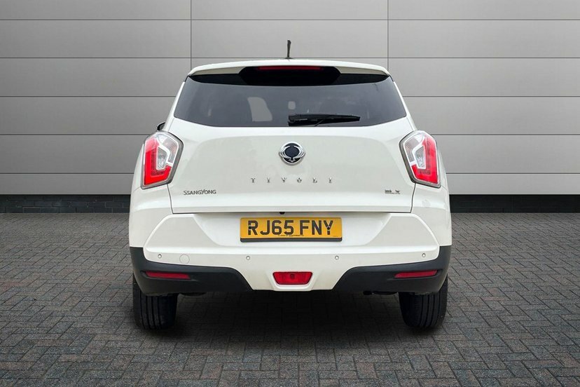 SsangYong Tivoli 1.6 E Silver #12