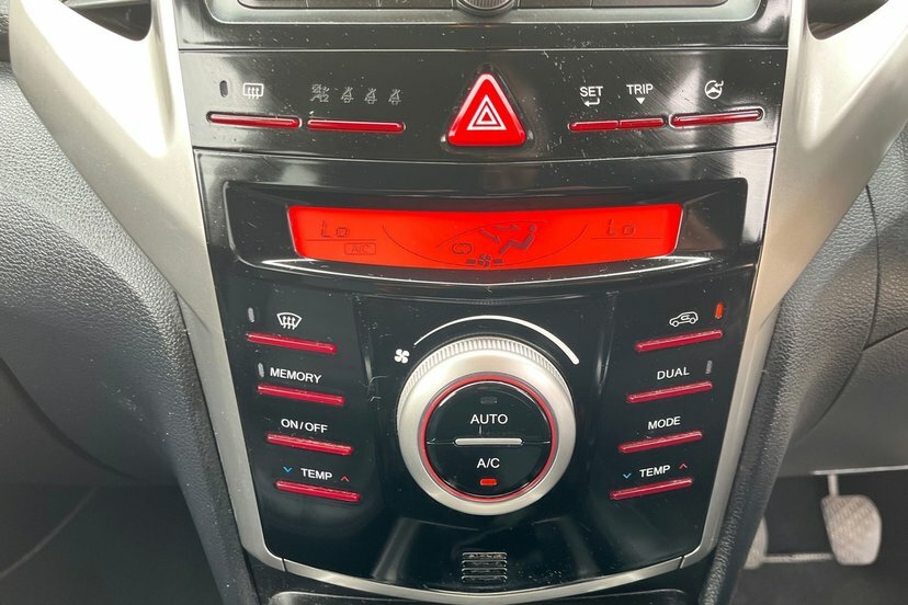 SsangYong Tivoli 1.6 E Silver #16