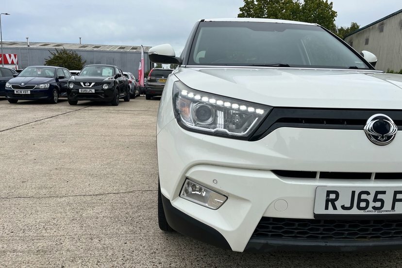 SsangYong Tivoli 1.6 E Silver #23