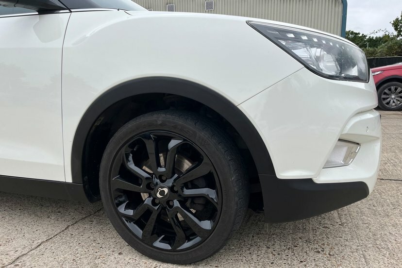 SsangYong Tivoli 1.6 E Silver #19