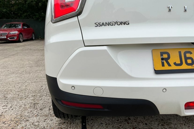 SsangYong Tivoli 1.6 E Silver #31