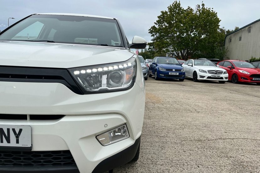 SsangYong Tivoli 1.6 E Silver #22