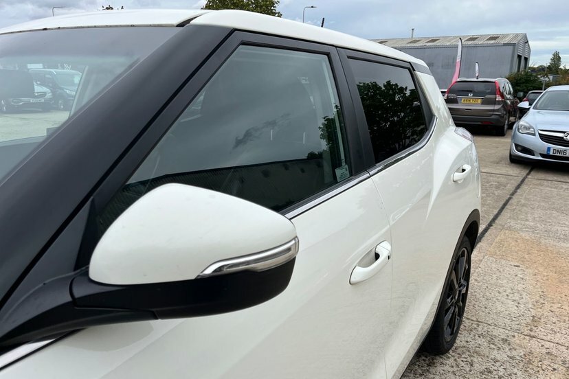 SsangYong Tivoli 1.6 E Silver #25