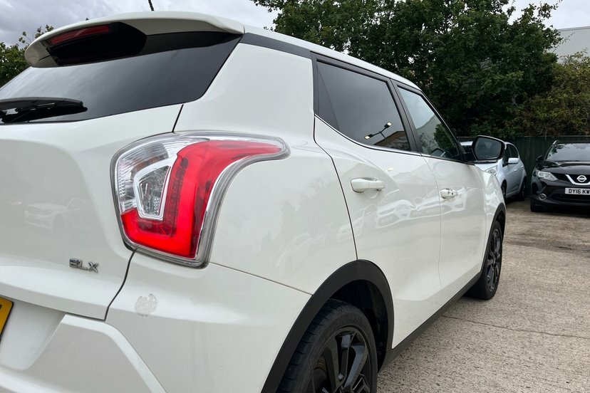 SsangYong Tivoli 1.6 E Silver #32