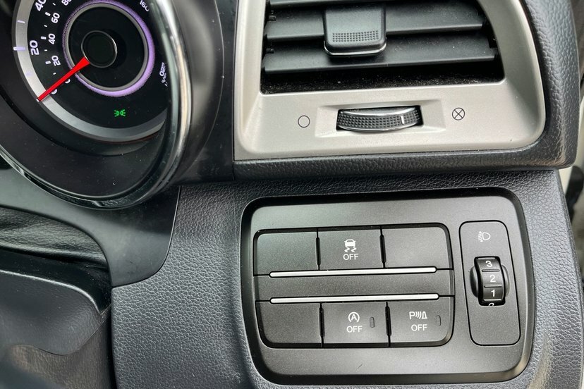 SsangYong Tivoli 1.6 E Silver #13