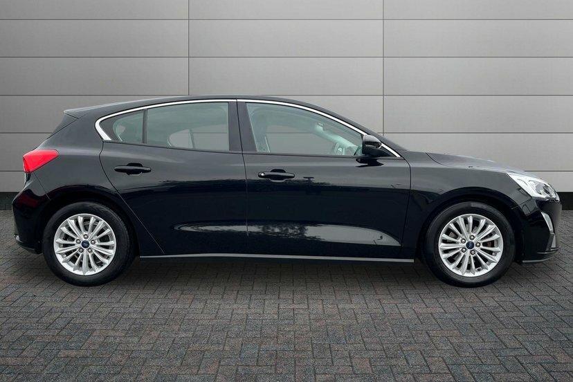 Ford Focus 1.0T Ecoboost Titanium Hatchback LF68ZFS Black #4