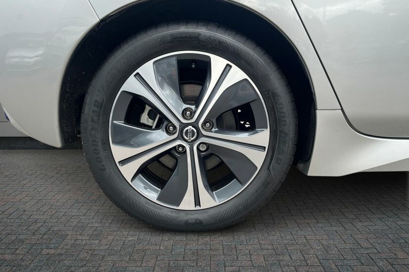 Nissan Leaf 40Kwh N-connecta Hatchback 150 Silver #5