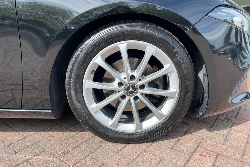 Mercedes-Benz A Class 1.3 A180 Sport Executive Hatchback 7G Black #4