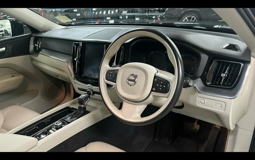 Volvo XC60 T4 Edition White #6