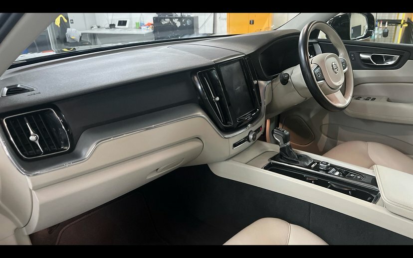 Volvo XC60 T4 Edition White #7