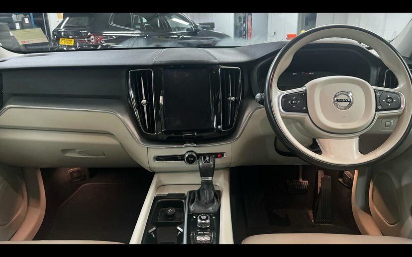 Volvo XC60 T4 Edition White #4