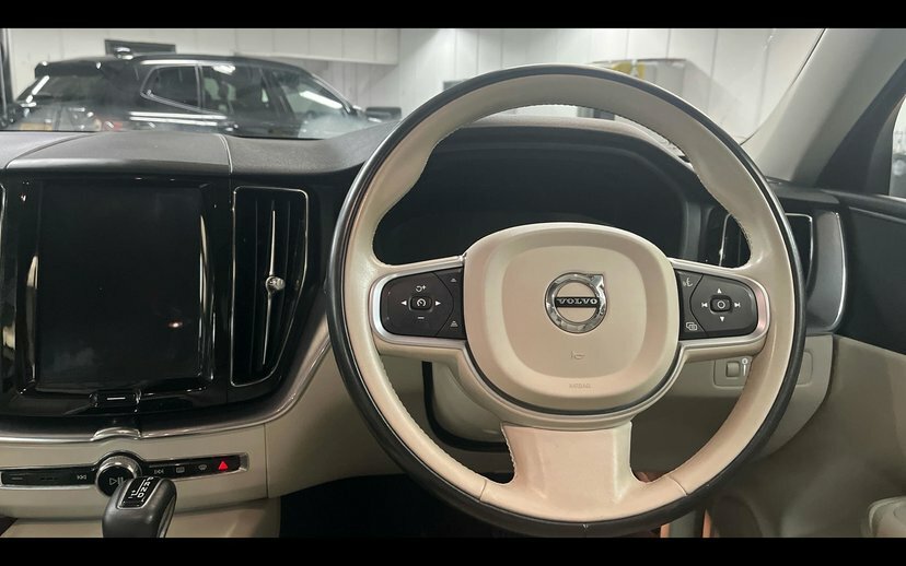 Volvo XC60 T4 Edition White #5