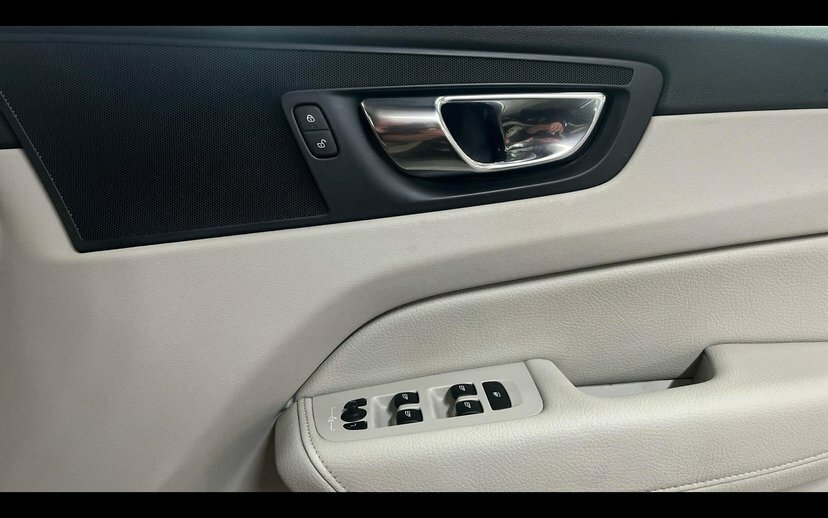 Volvo XC60 T4 Edition White #20