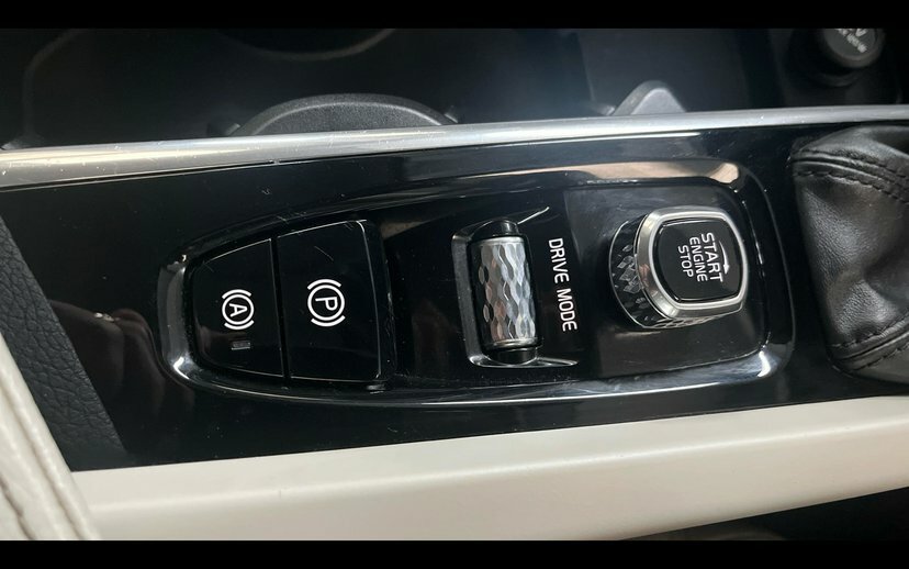 Volvo XC60 T4 Edition White #19