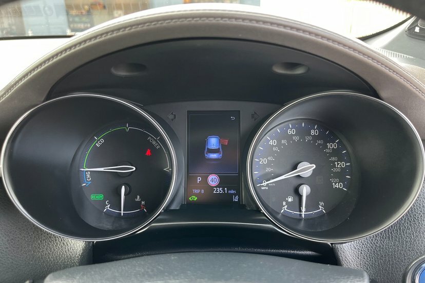 Toyota C-Hr Dynamic White #9