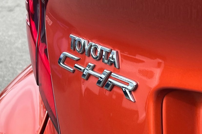 Toyota C-Hr Dynamic White #32