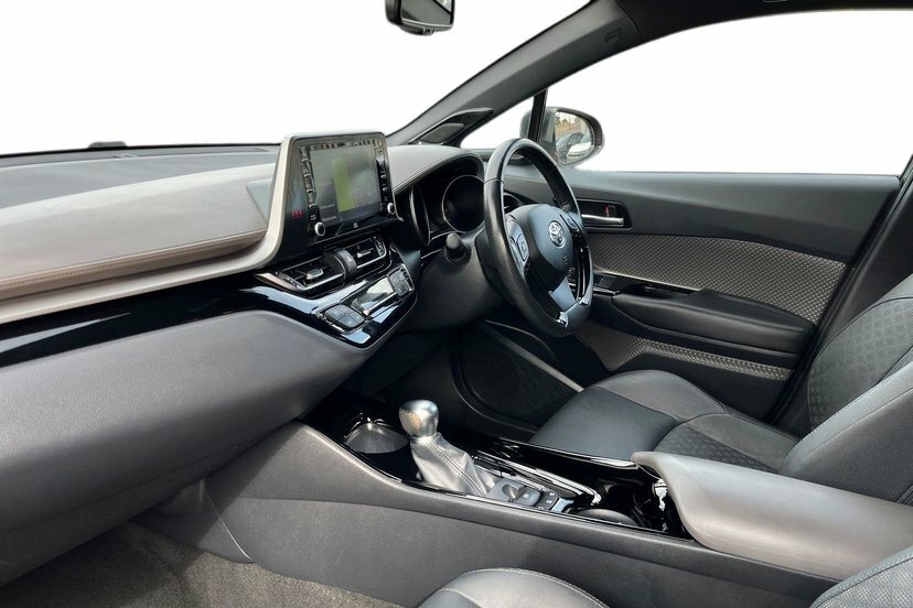 Toyota C-Hr Dynamic White #10