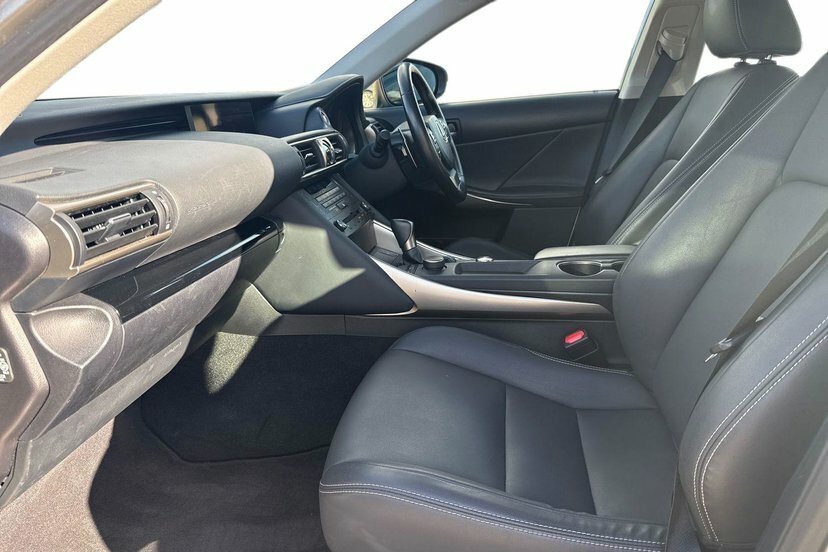 Lexus IS 2.5 300H Saloon Hybrid E-cvt 223 Ps Silver #2