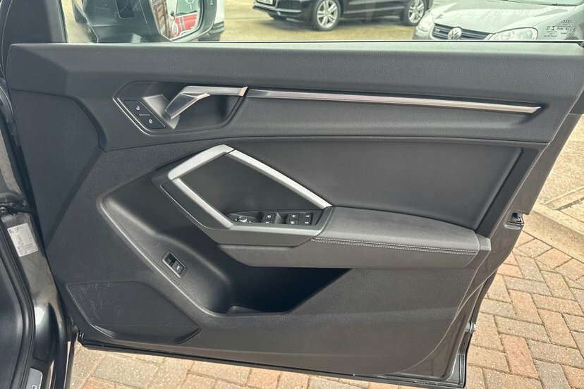 Audi Q3 35 Tfsi S Line Black #25
