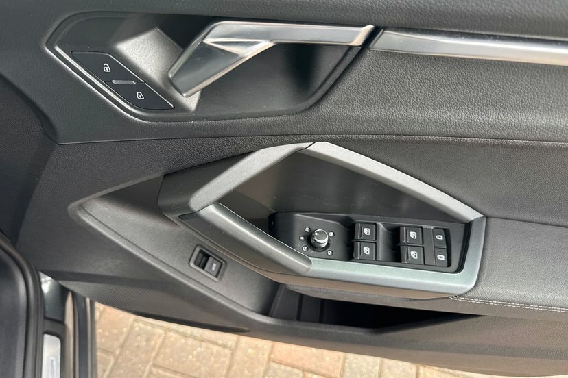 Audi Q3 35 Tfsi S Line Black #26