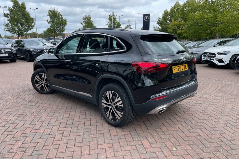 Mercedes-Benz GLA Class Suv White #39