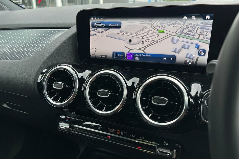 Mercedes-Benz GLA Class Suv White #13