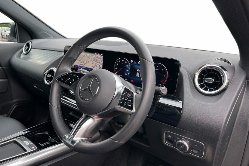 Mercedes-Benz GLA Class 2.0 Gla200d Sport Executive Suv 8G-dc Black #5