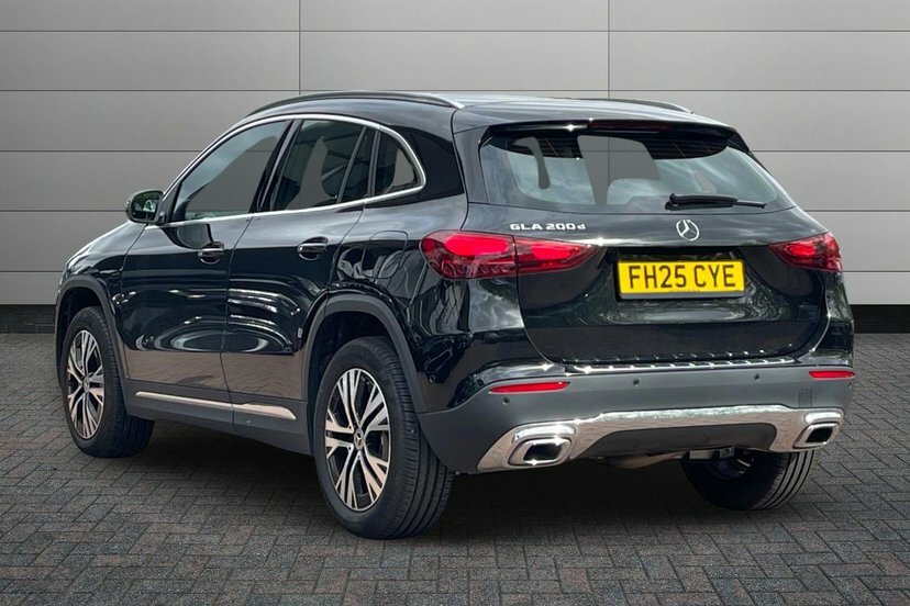 Mercedes-Benz GLA Class 2.0 Gla200d Sport Executive Suv 8G-dc Black #2