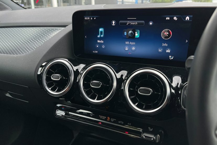 Mercedes-Benz GLA Class Suv White #15