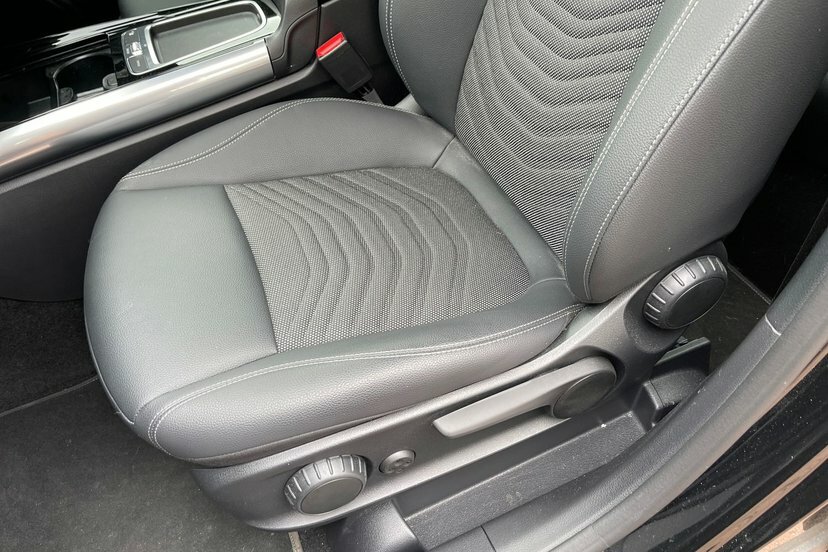 Mercedes-Benz GLA Class Suv White #30