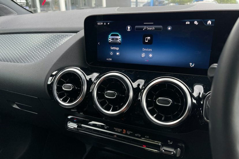 Mercedes-Benz GLA Class Suv White #16