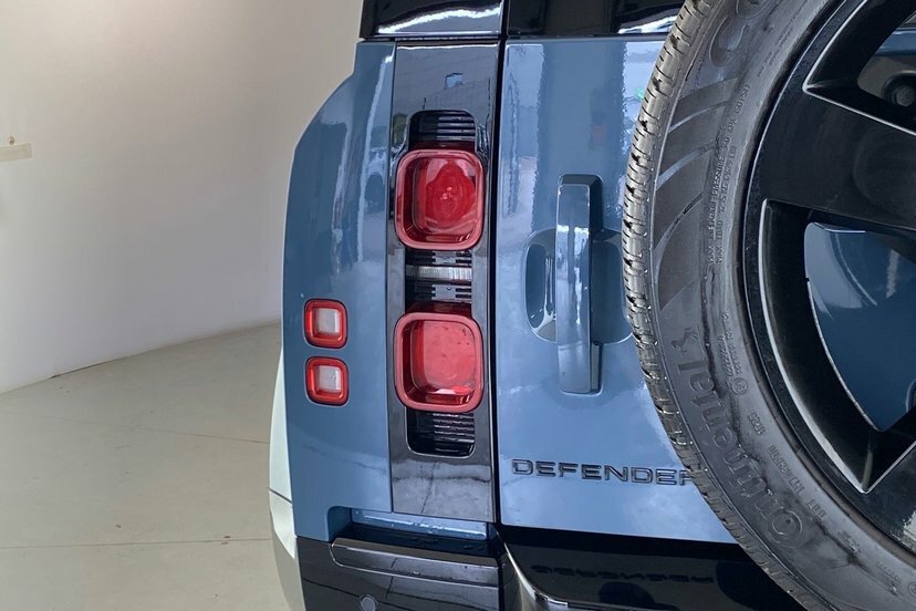 Land Rover Defender 110 3.0 D250 X-dynamic Se 110 Black #25