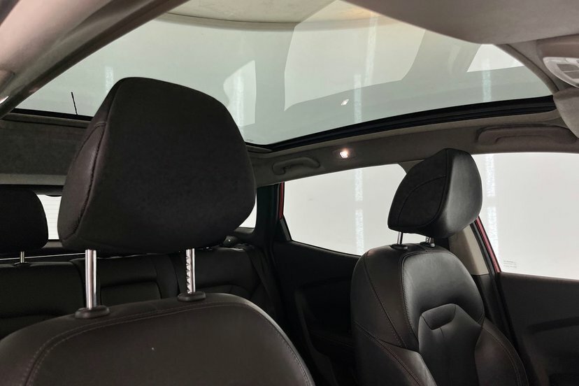 Renault Kadjar 1.5 Dynamique S Nav Dci 110 Bhp White #34