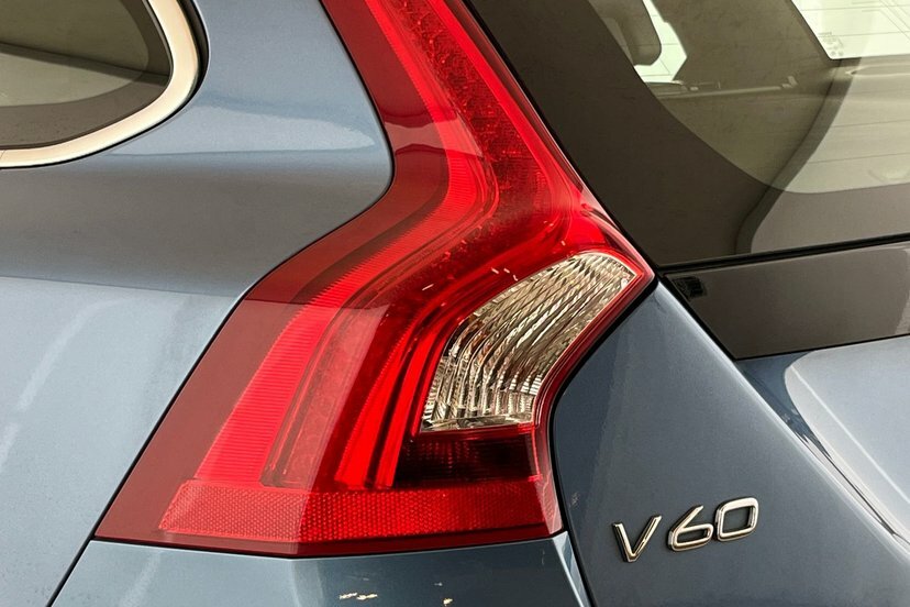 Volvo V60 2015 1.6 D2 R-design Nav Estate Powersh Red #23