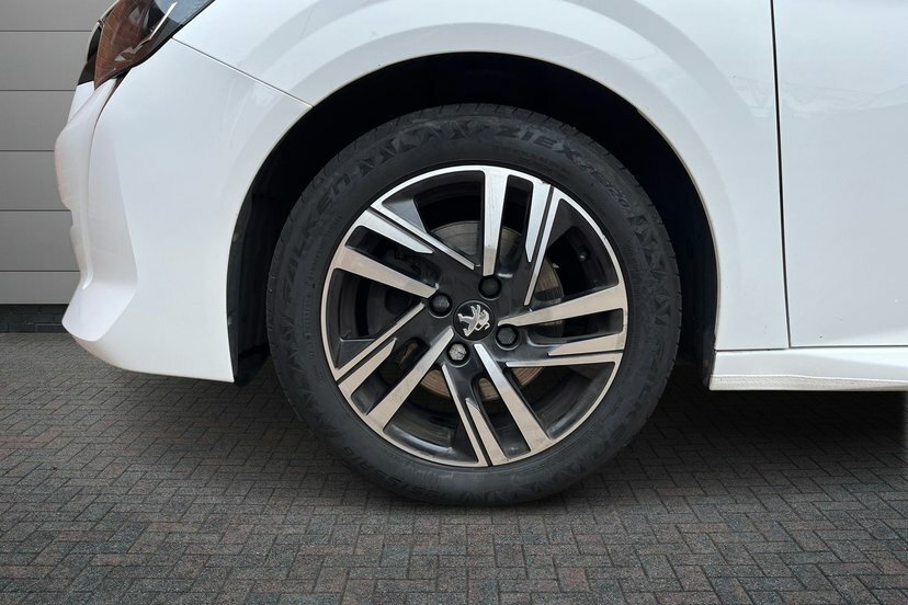 Peugeot 208 1.2 Puretech Active Premium Hatchback White #5
