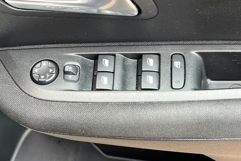 Peugeot 208 Puretech Active Premium Plus Ss Black #13