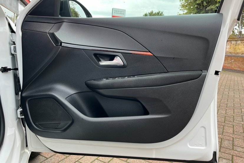 Peugeot 208 Puretech Active Premium Plus Ss Black #11