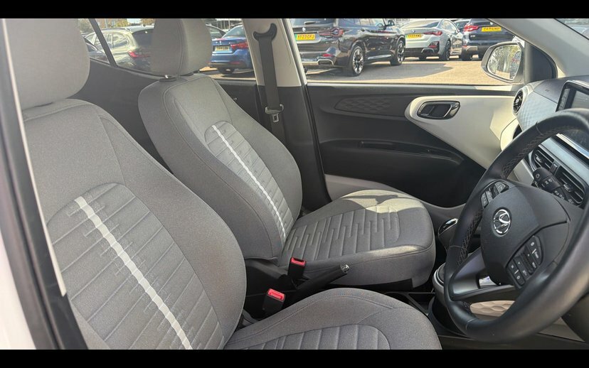 Hyundai I10 Hatchback Green #11