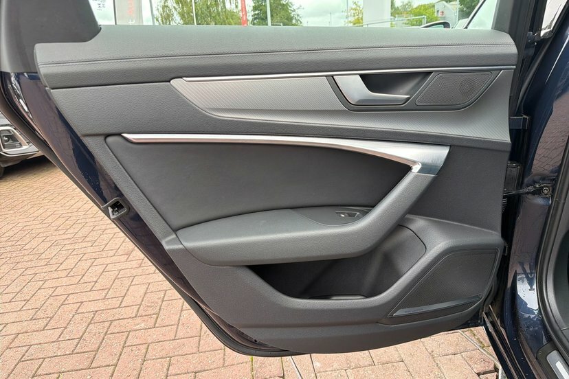 Audi A6 Avant Sport Black #30