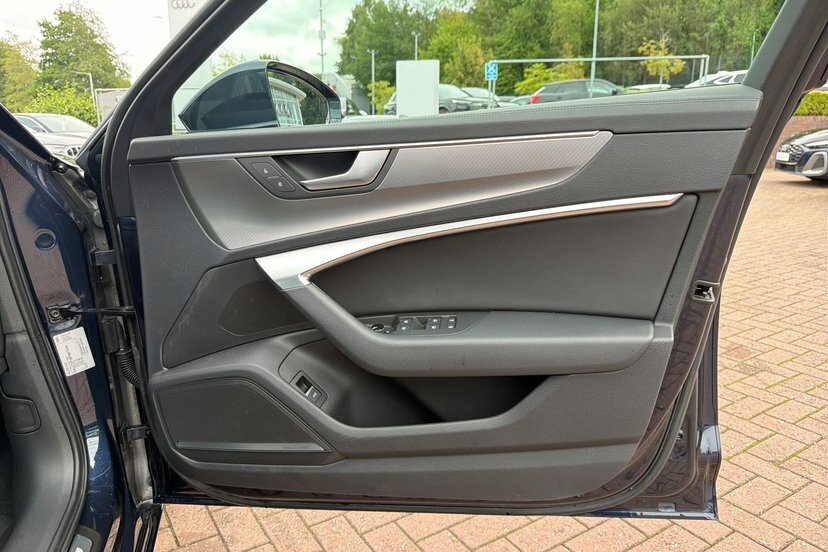 Audi A6 Avant Sport Black #36
