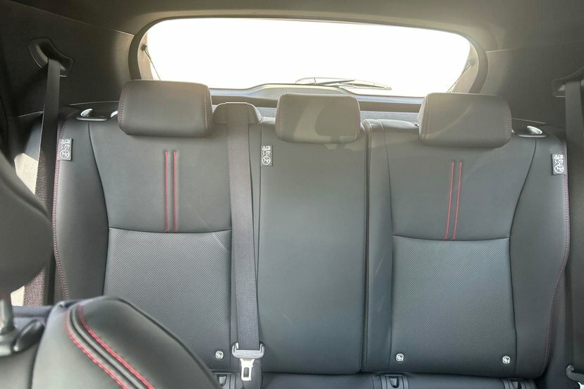 Lexus LBX 1.5 Vibrant Edition E-cvt Bi-tone Red #9