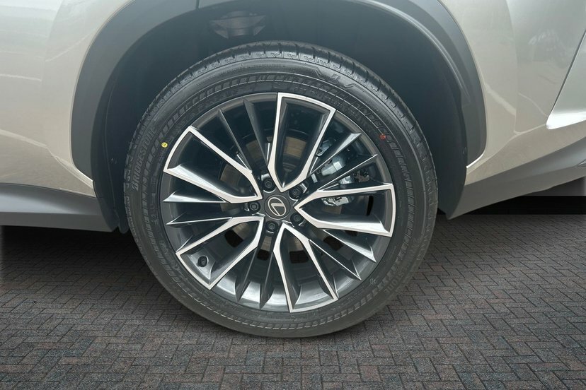 Lexus NX 2.5 450H 18.1Kwh Takumi Suv Plug-in Hy Silver #5
