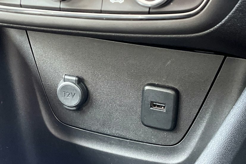 Vauxhall Crossland X Hatchback Black #28