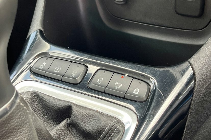 Vauxhall Crossland X Hatchback Black #16