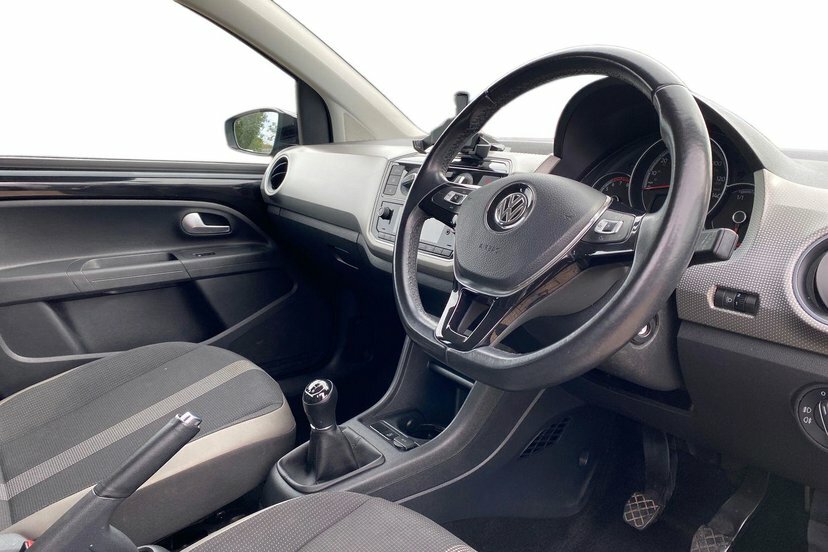 Volkswagen Up 1.0 High Up Hatchback 75 Ps Black #6